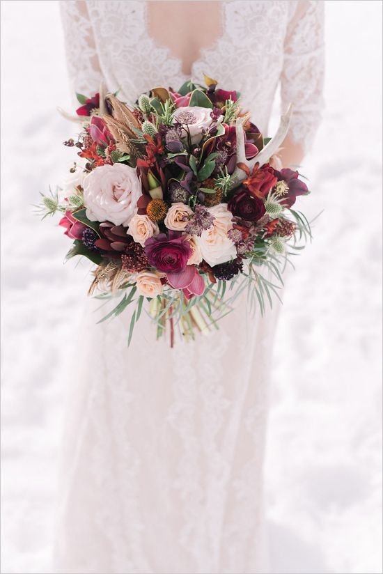 romantic pink and deep red bouquet @weddingchicks: 