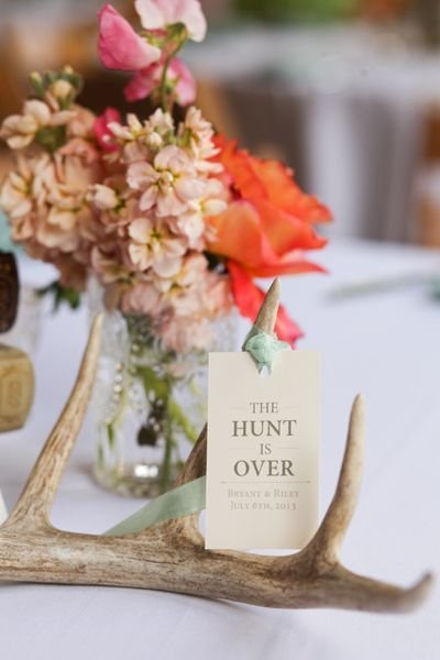 84 Ways to Use Antlers for Your Rustic Wedding | http://www.deerpearlflowers.com/84-ways-to-use-antlers-for-your-rustic-wedding/: 