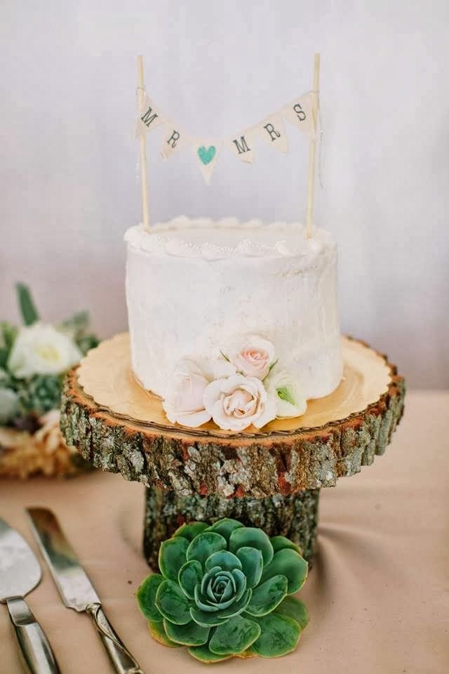 small wedding cake, succulent wedding cake, wooden cake stand, rustic wedding, rustic wedding cake // Events by Satra // Daisy Rose Floral Design // Carmen Holt Photography: 