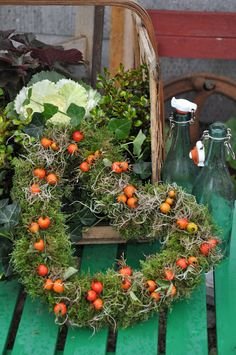 LILJOR OCH TULPANER: Kransar