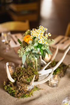 Ranunculus, chamomile and seeded eucalyptus centerpieces.   Photography: EB+JC Photography - www.ebplusjc.com/