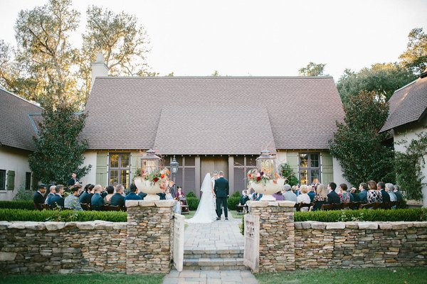 wedding ceremony - photo by Clay Austin Photography http://ruffledblog.com/southern-wedding-with-fashion-decor-elements