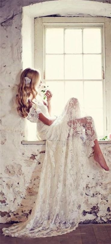 Lace wedding dress.: